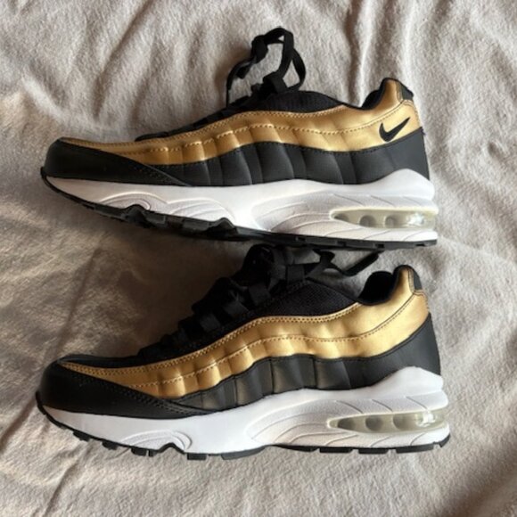 Nike Air Max 95 GS OG ‘Black Metallic Gold’ 905348-032 Youth Sz 7Y Women Sz 8.5 - Picture 4 of 11